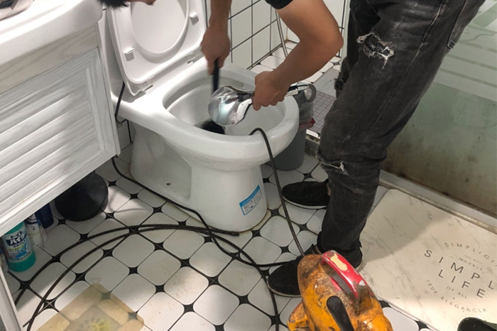 麻山马桶堵塞自己疏通还是找师傅?专业上门服务让你省时更省心